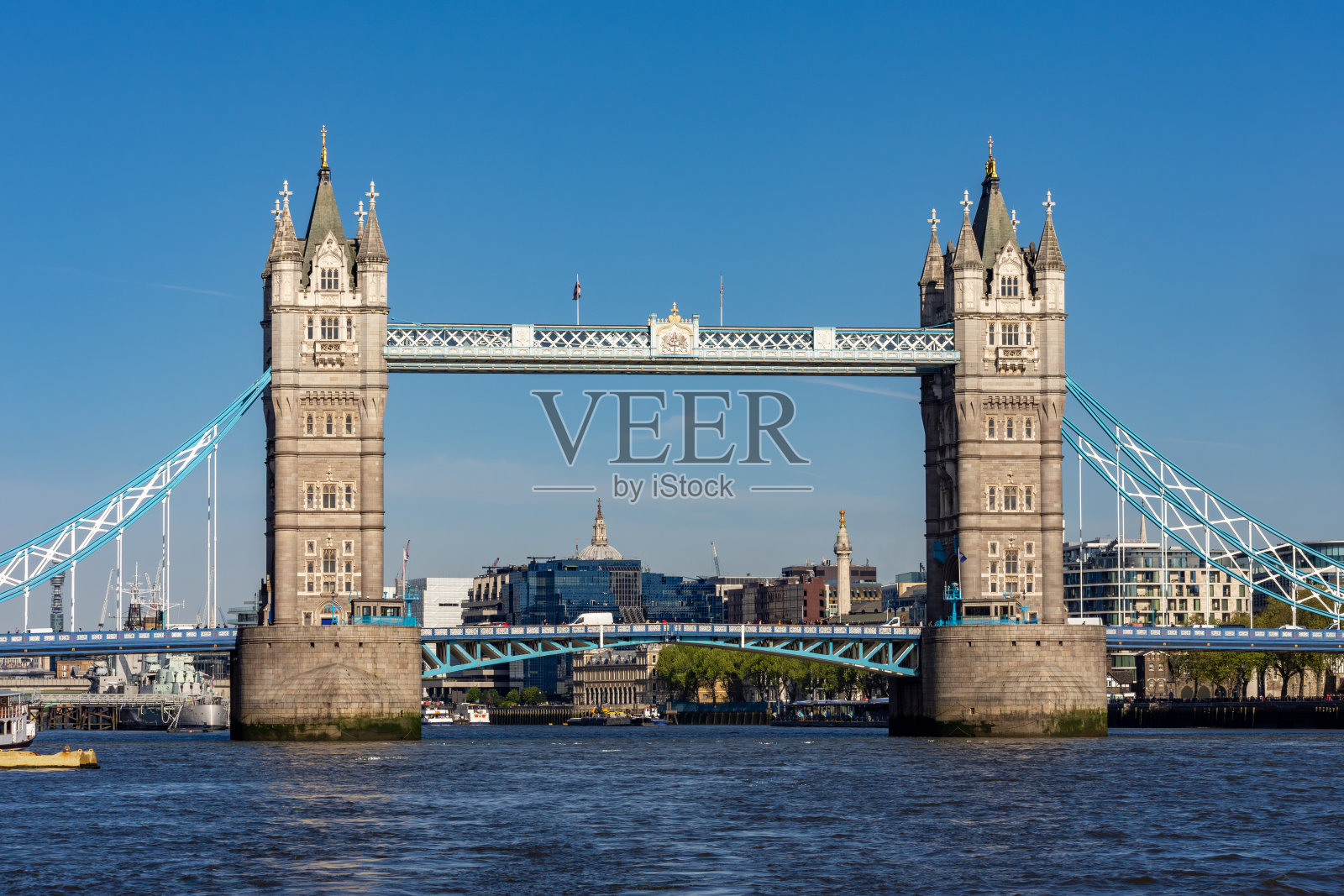 英国伦敦泰晤士河上著名的塔桥照片摄影图片