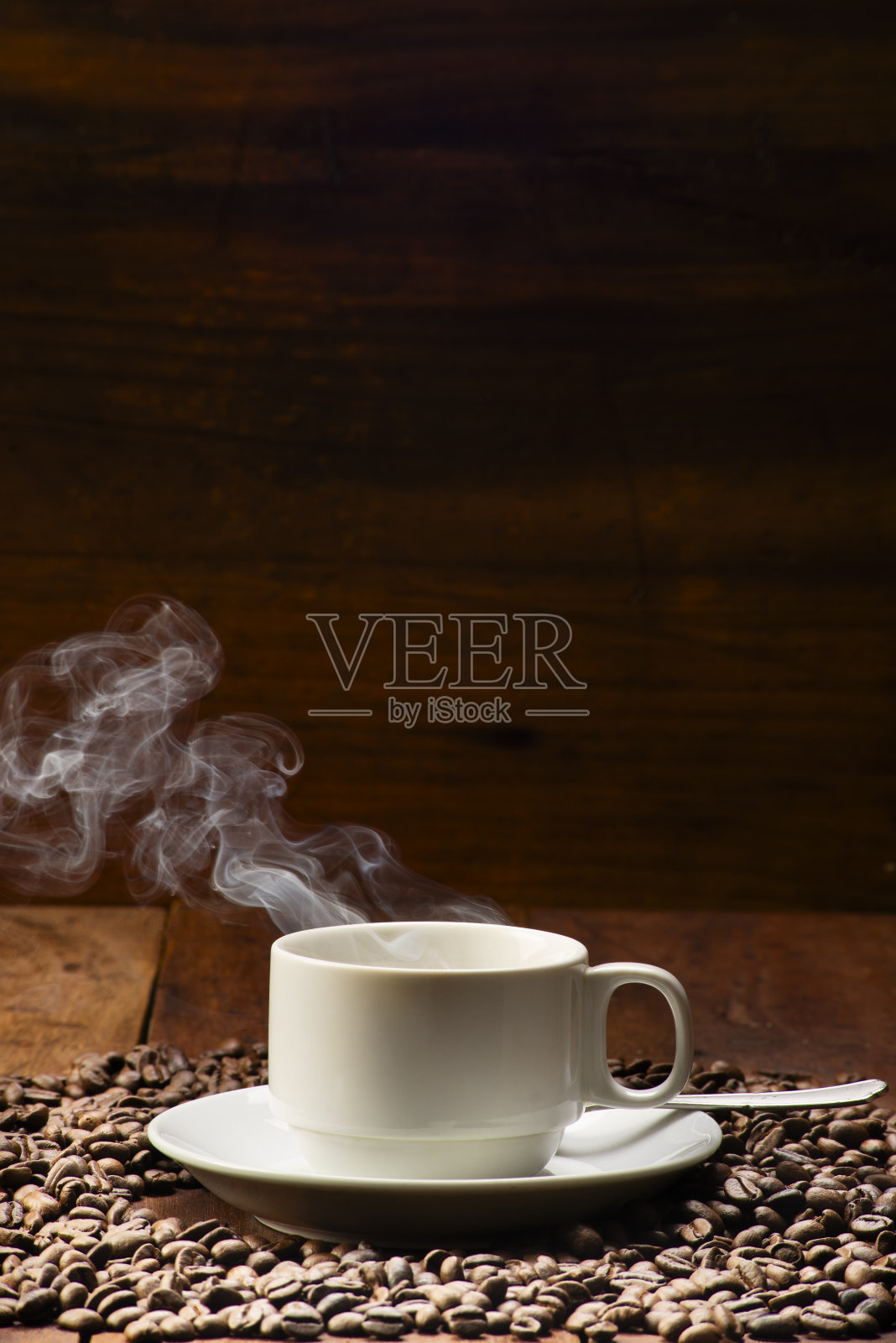 白色陶瓷杯装热咖啡照片摄影图片