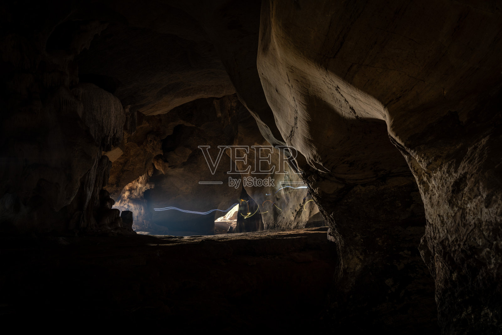 塔克拉丹洞的岩层照片摄影图片