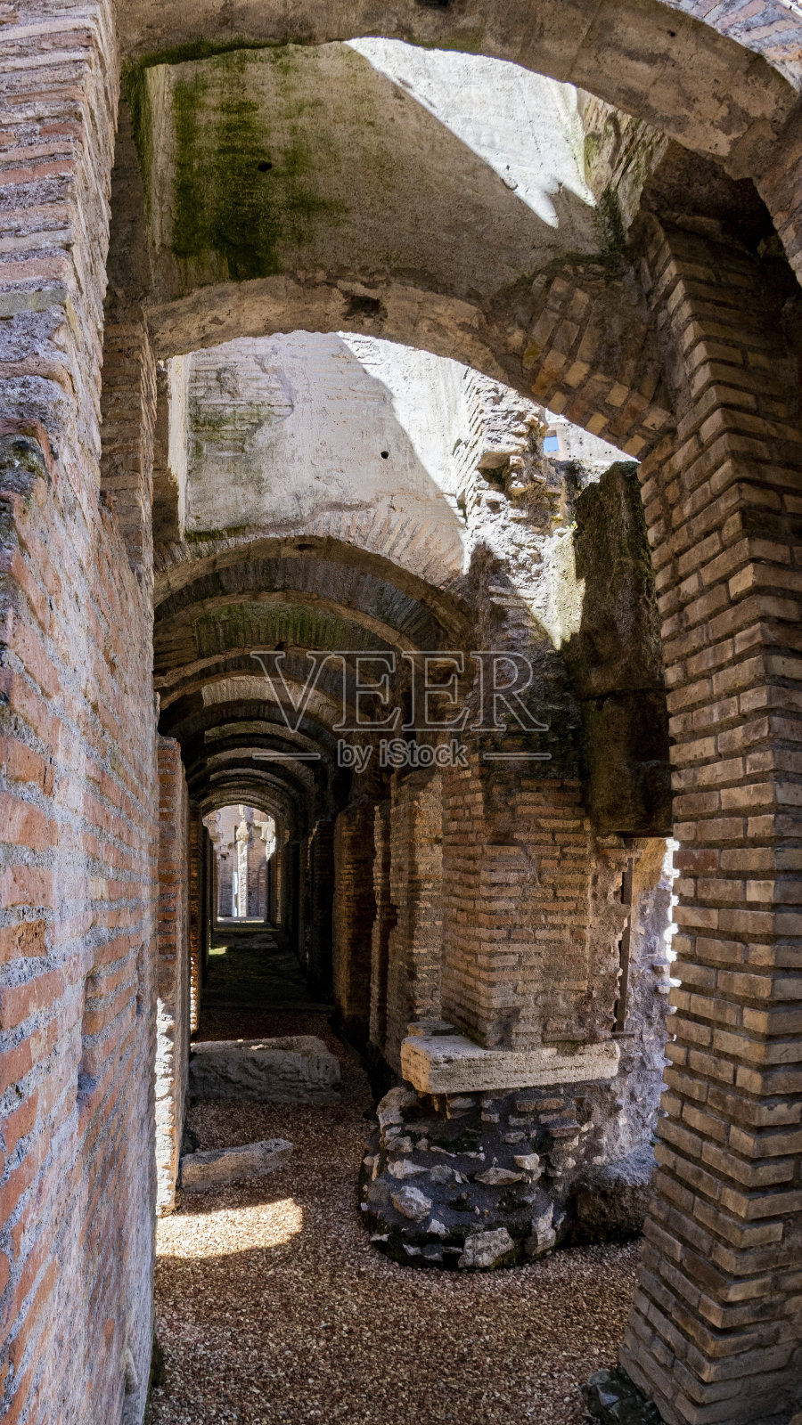 罗马斗兽场深处的古代拱形走廊照片摄影图片
