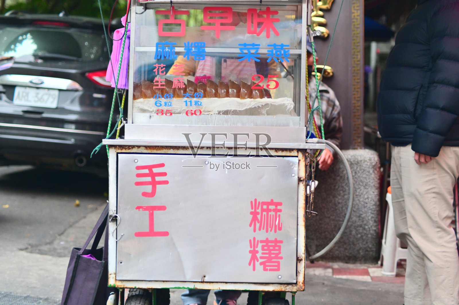 街头美食:传统的麻糬和琼脂美食照片摄影图片