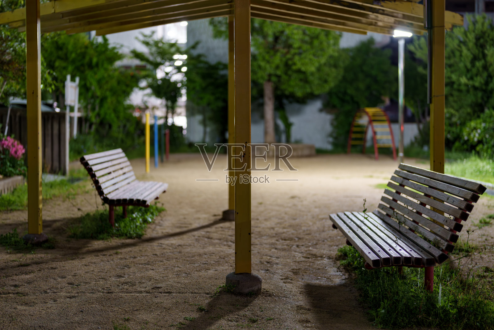 深夜公园长凳材料照片摄影图片