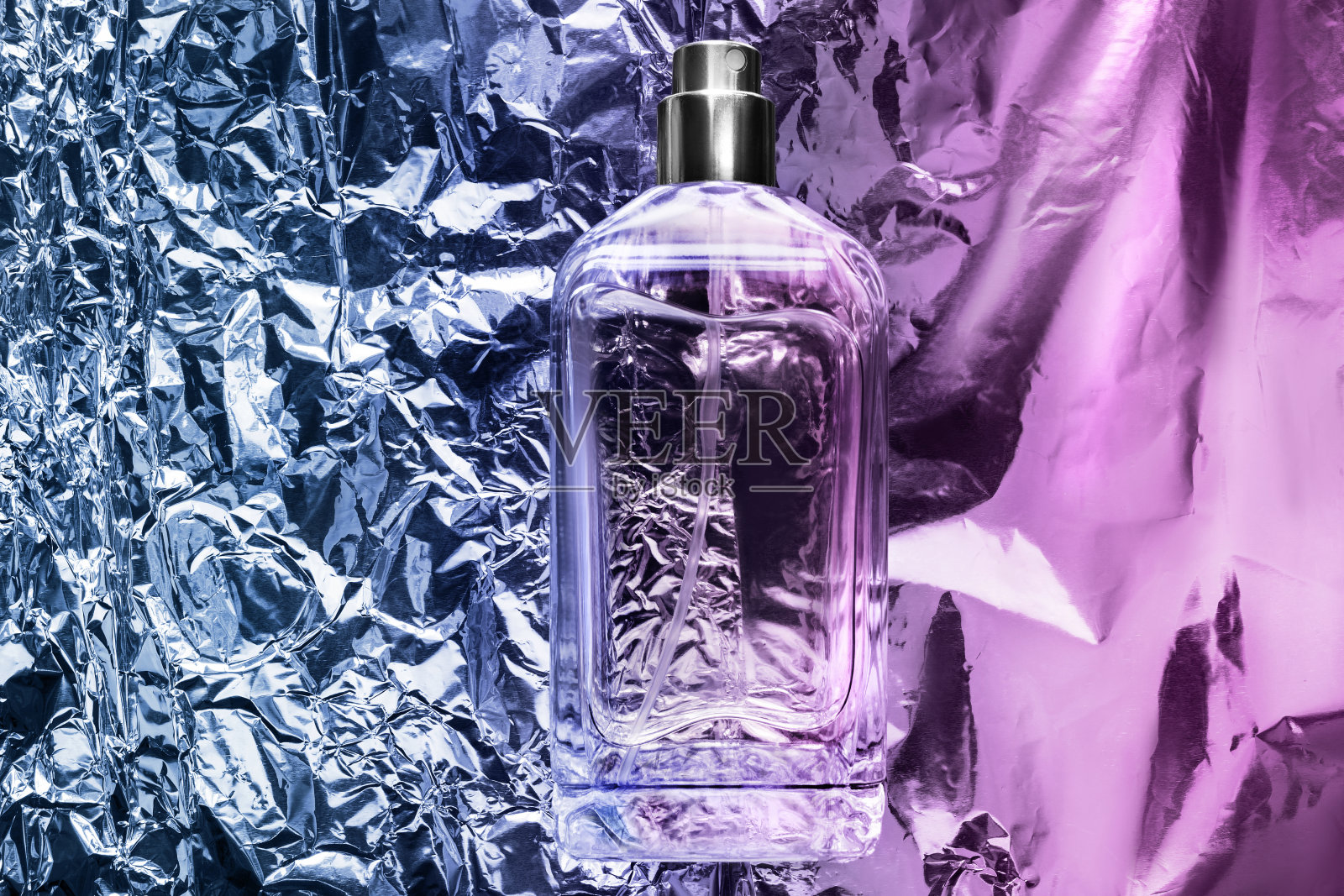 锡箔背景香水照片摄影图片