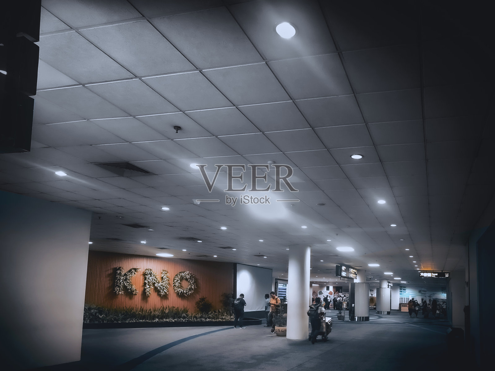 机场候机楼的安静时刻照片摄影图片