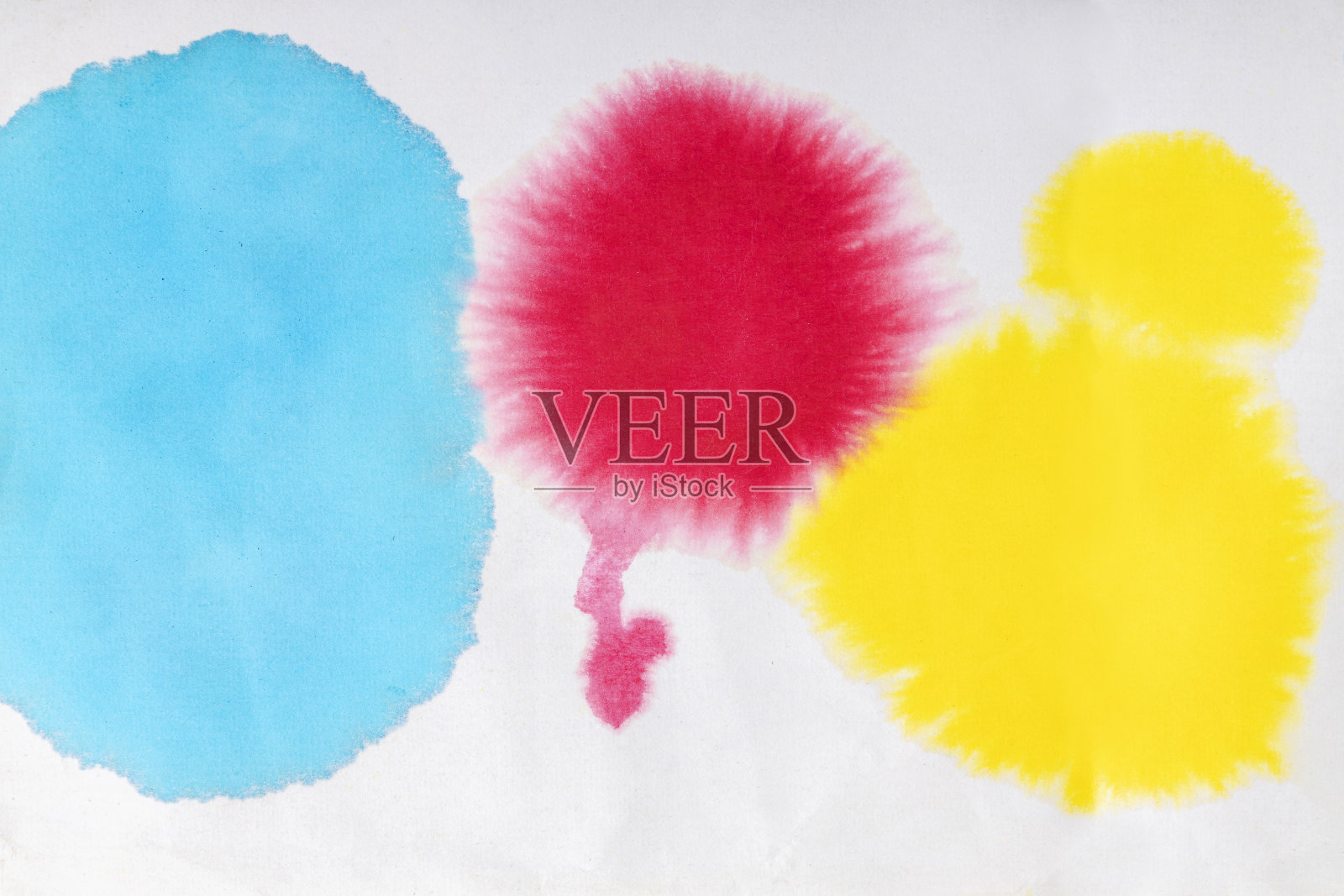 用颜料制作红、蓝、黄标记作为创作背景照片摄影图片