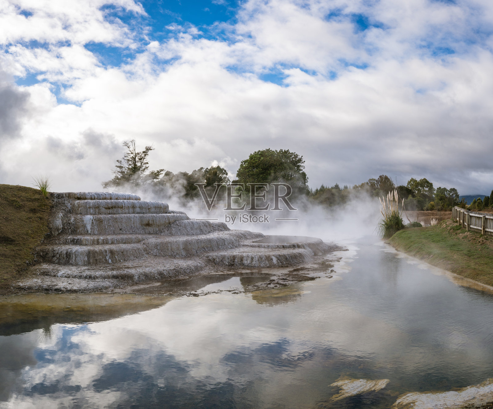 瓦拉基梯田地热池照片摄影图片