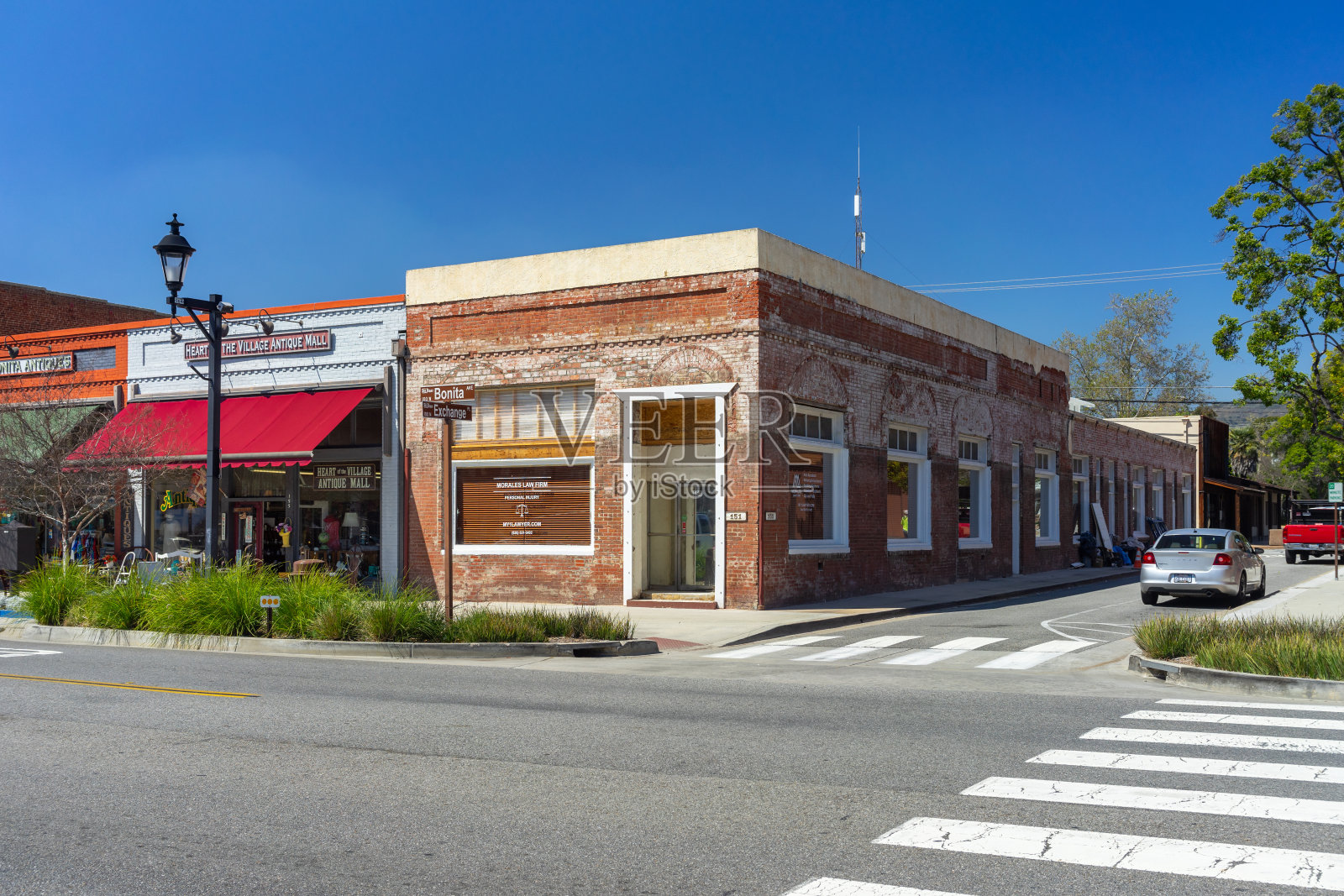 加州圣迪马斯的历史砖建筑照片摄影图片