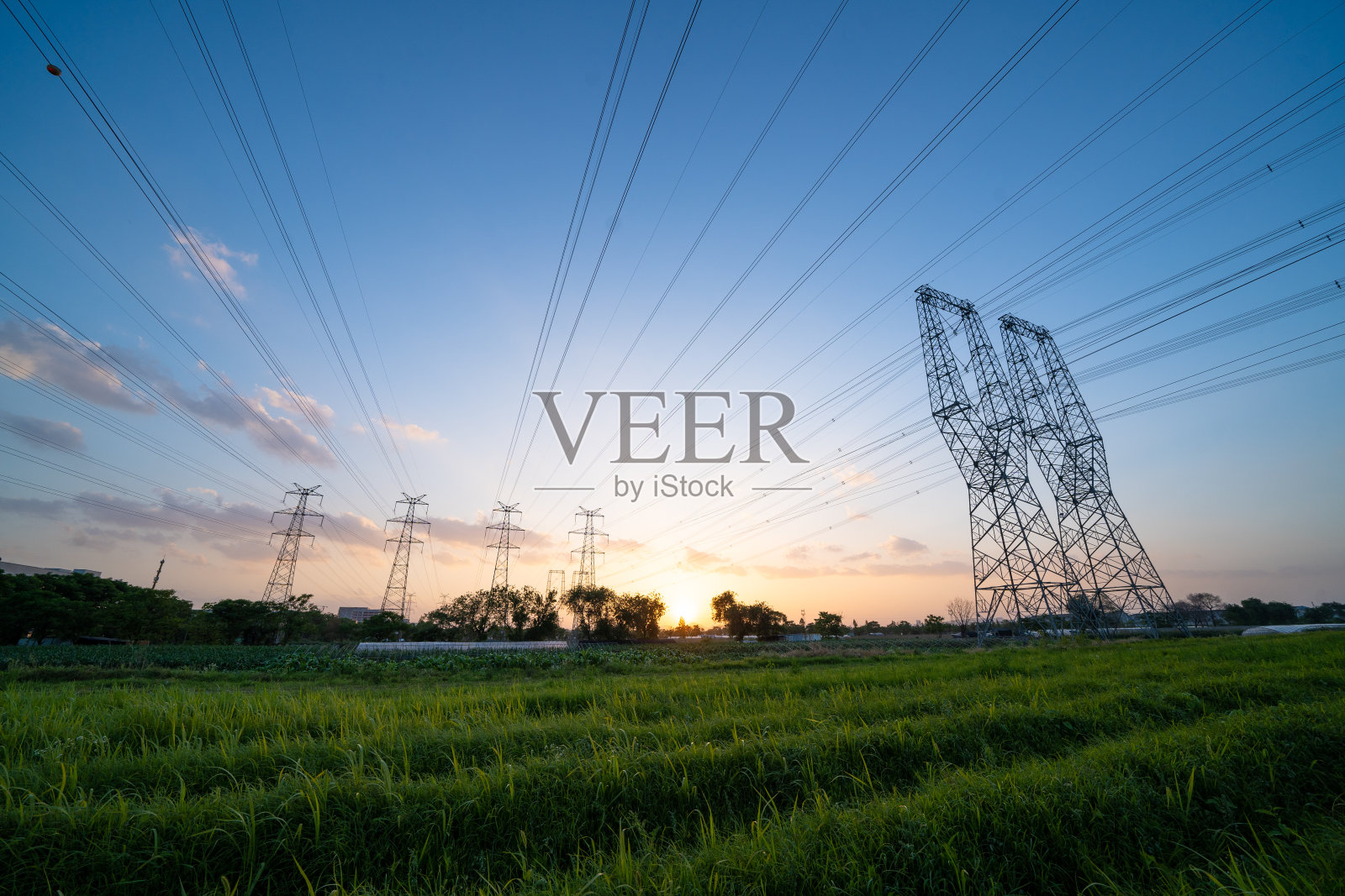 高压电线照片摄影图片