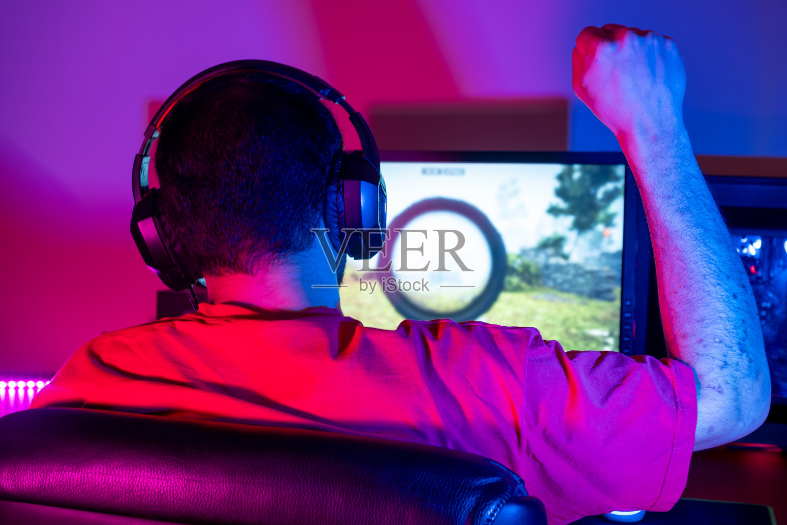 游戏玩家庆祝胜利照片摄影图片