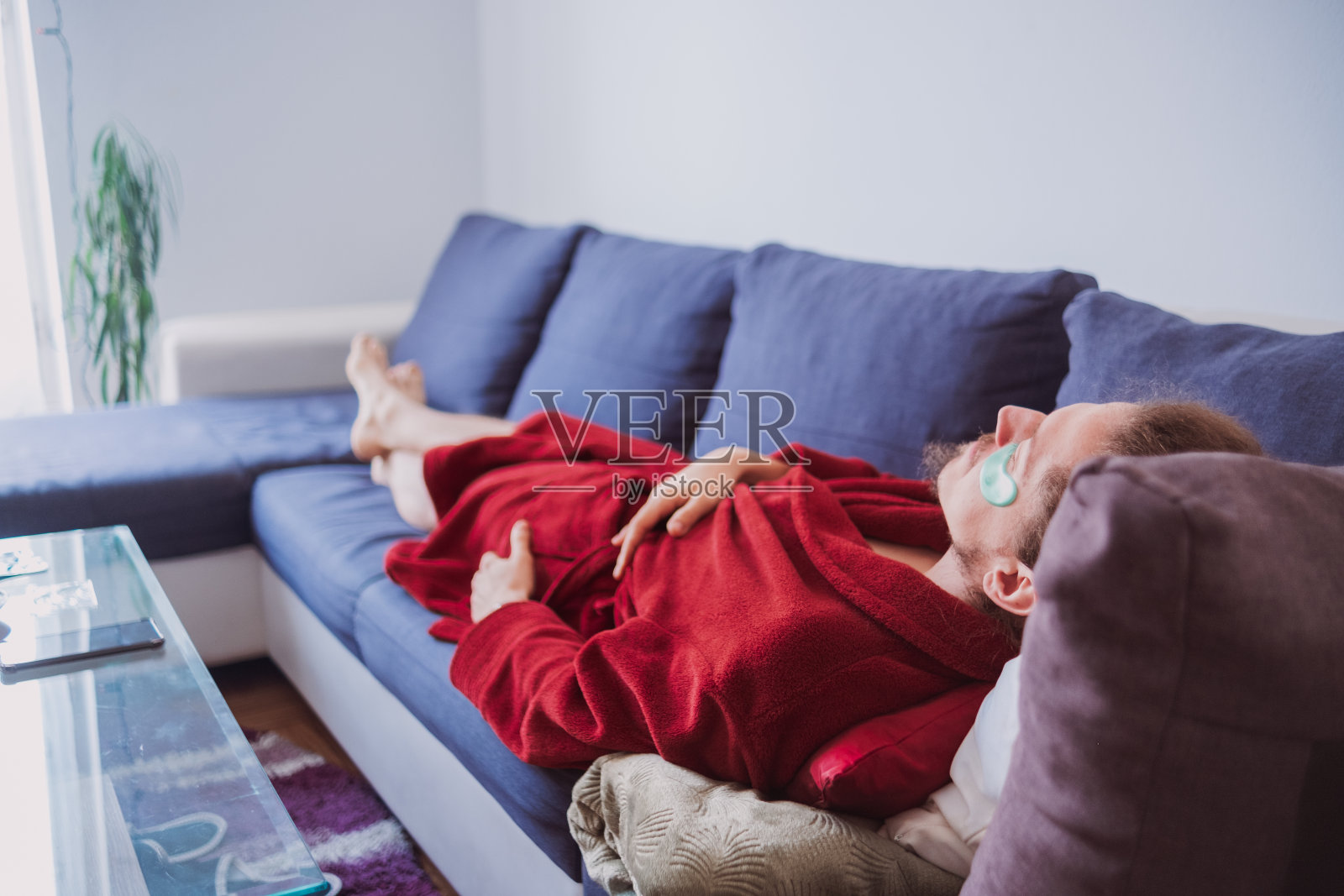 现代人通过美容疗法来治疗自己照片摄影图片