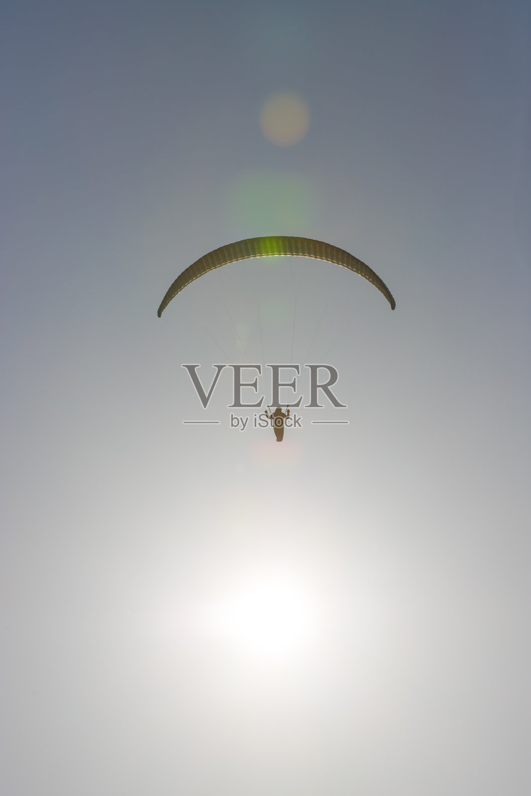 天空、太阳和滑翔伞照片摄影图片
