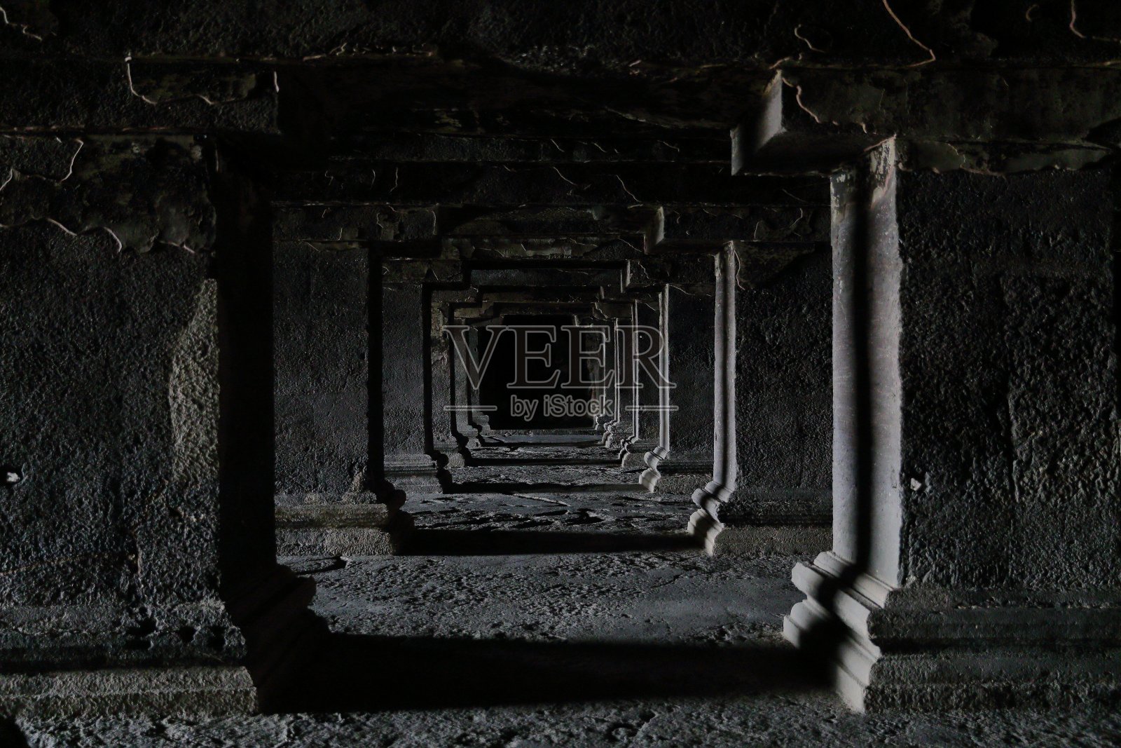 埃洛拉神庙洞穴，岩石雕刻的神庙，奥兰加巴德，照片摄影图片