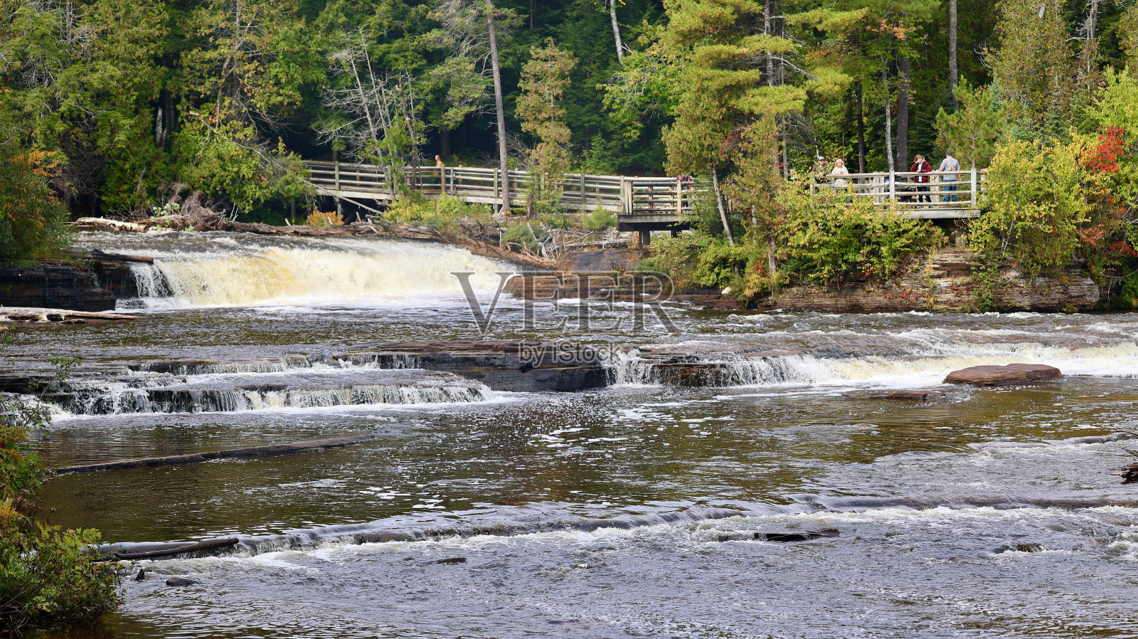 湍急的河流照片摄影图片