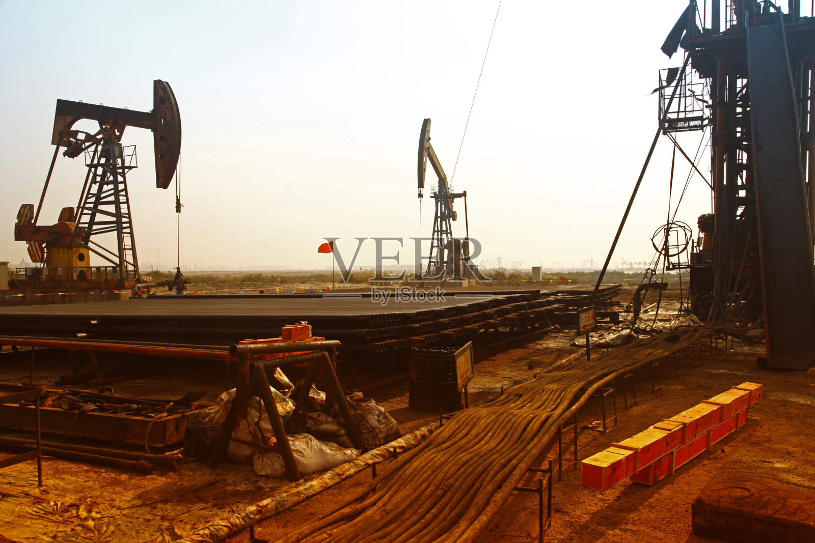 油泵，石油工业设备照片摄影图片