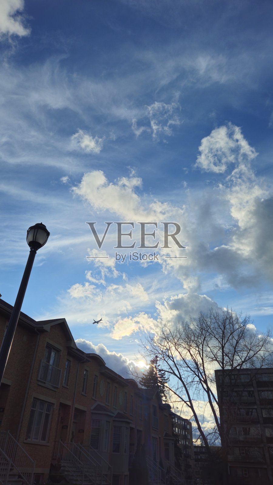 美丽的春日天空照片摄影图片