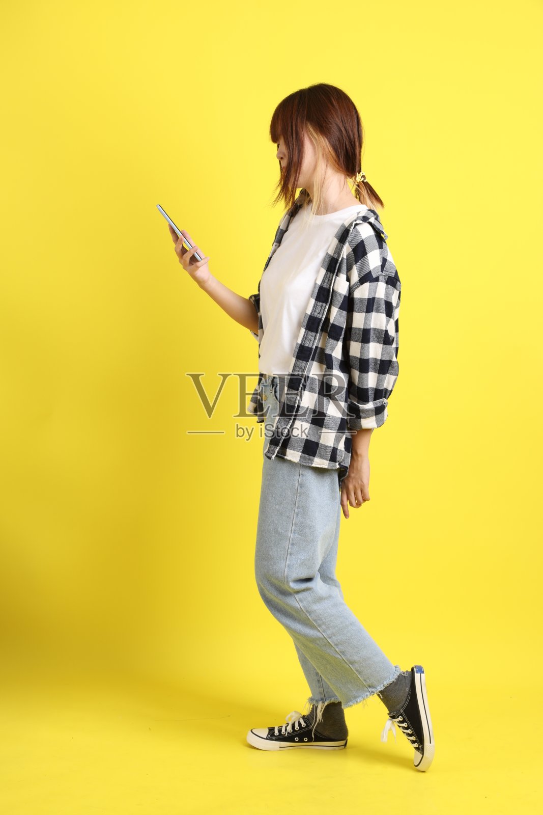 20多岁亚洲大学生照片摄影图片