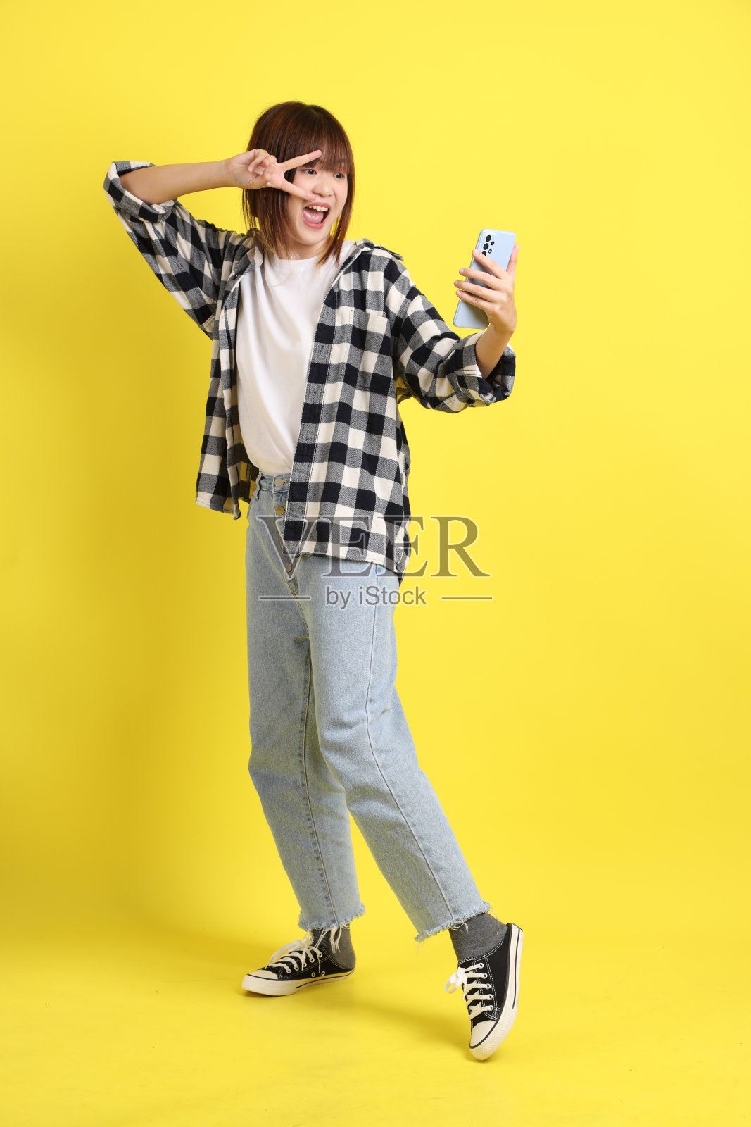 20多岁亚洲大学生照片摄影图片