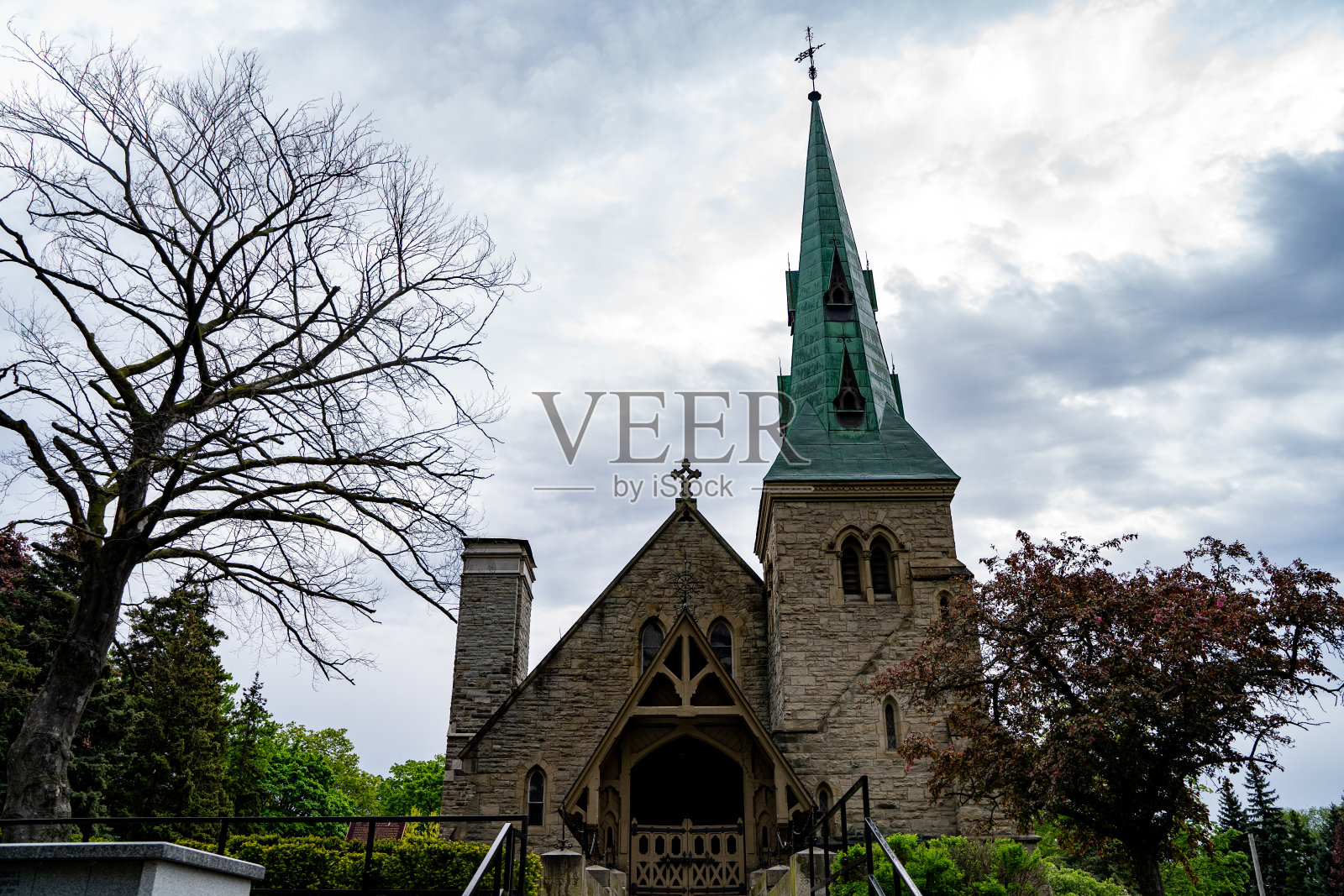 圣詹姆斯公墓的圣詹姆斯教堂。加拿大多伦多——2024年5月14日。照片摄影图片