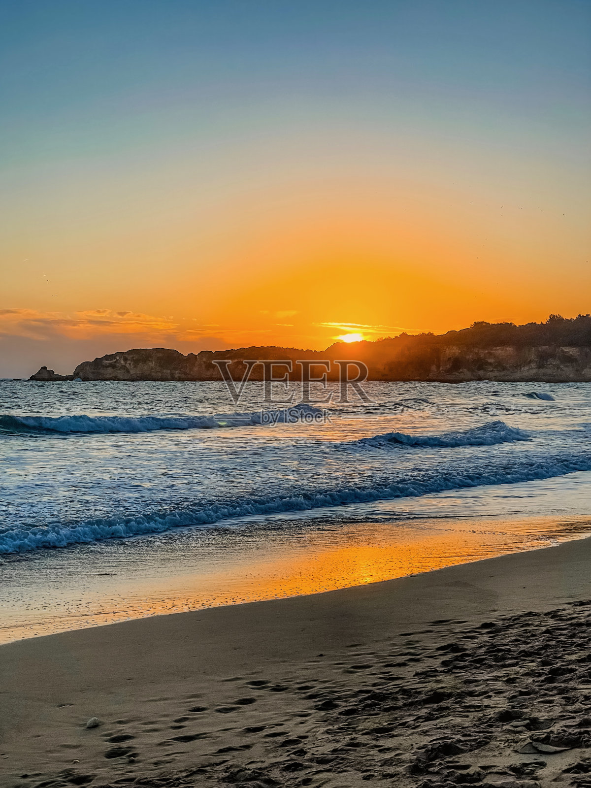 阿尔加维海滩，日落。Portimao。阳光和海洋。放松的海滩照片摄影图片