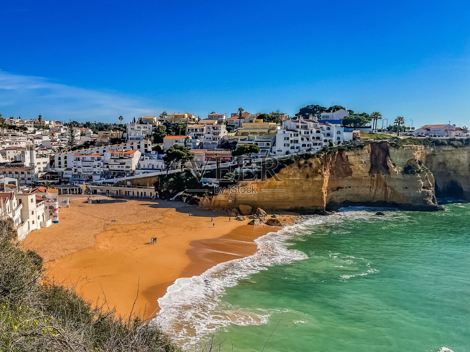 阿尔加维海岸线:雄伟的悬崖和蔚蓝的海水照片摄影图片