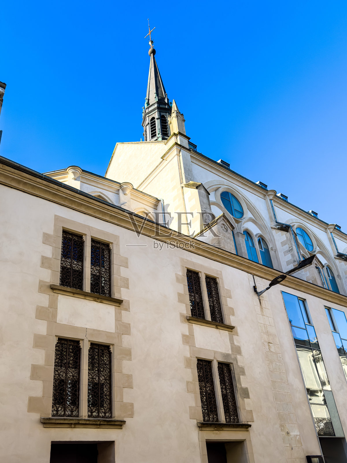 普瓦捷市中心揭幕:迷人的法国街景照片摄影图片