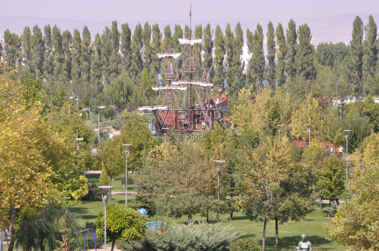 土耳其埃斯基谢希尔，萨索瓦科学、艺术和文化公园的景观。照片摄影图片