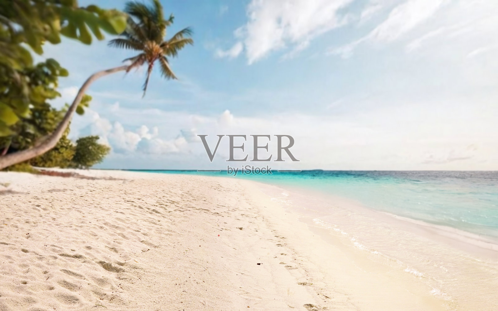 美丽的风景与热带岛屿荒凉的海岸。照片摄影图片