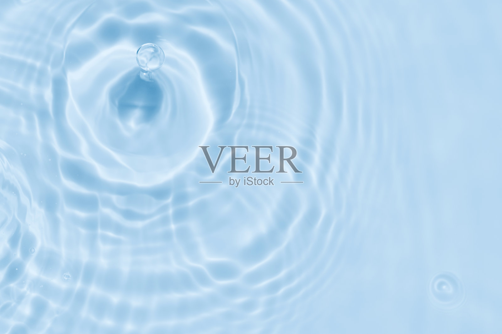 迷离透明湛蓝平静的水照片摄影图片