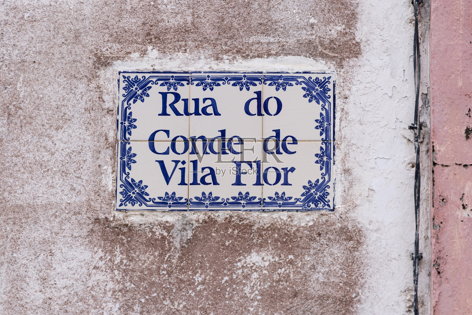 维多利亚广场的花村伯爵街的瓷砖路牌。照片摄影图片