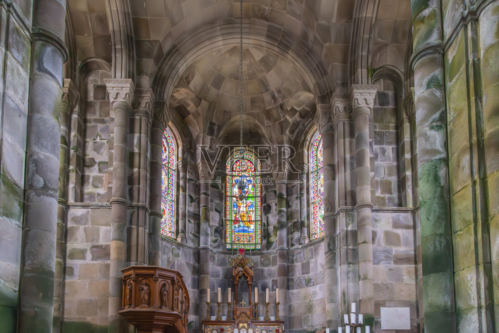 圣米格尔岛蓬塔德尔加达的教堂内部。照片摄影图片