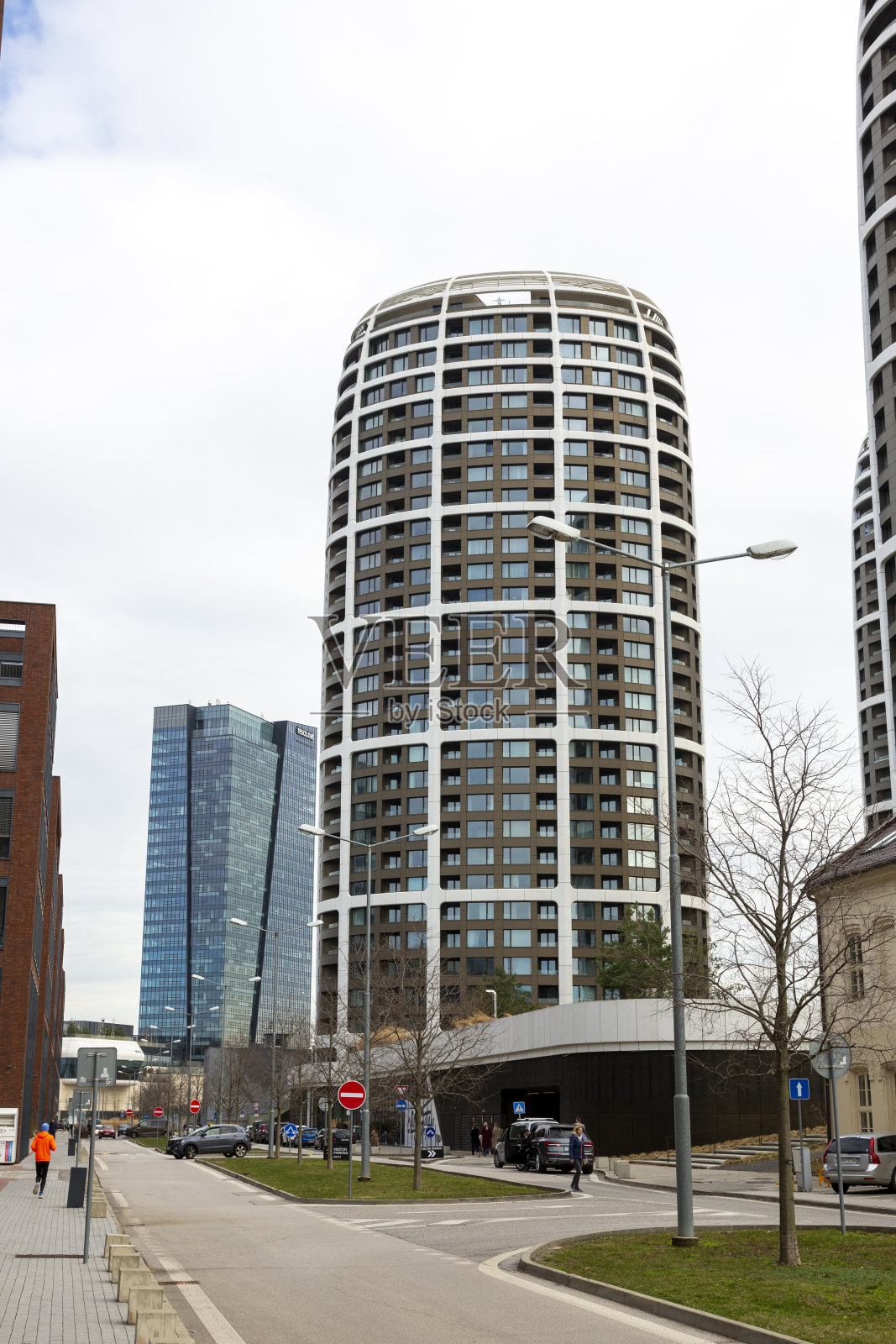 斯洛伐克首都布拉迪斯拉发的现代建筑照片摄影图片