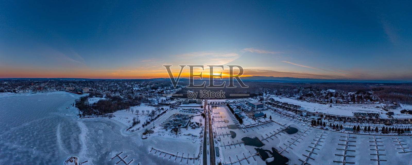 冬天的米德兰湾，加拿大安大略省照片摄影图片