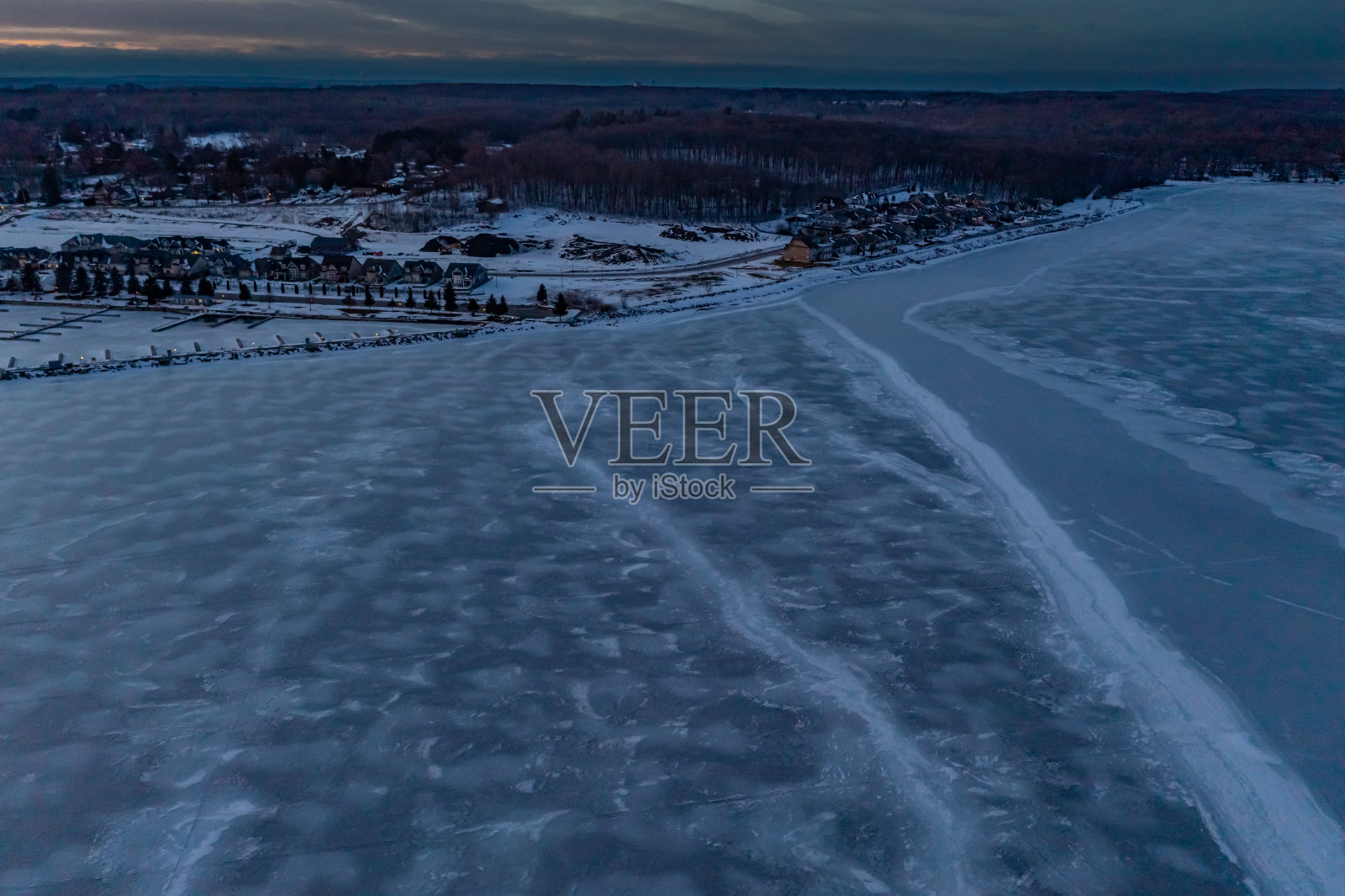 冬天的米德兰湾，加拿大安大略省照片摄影图片