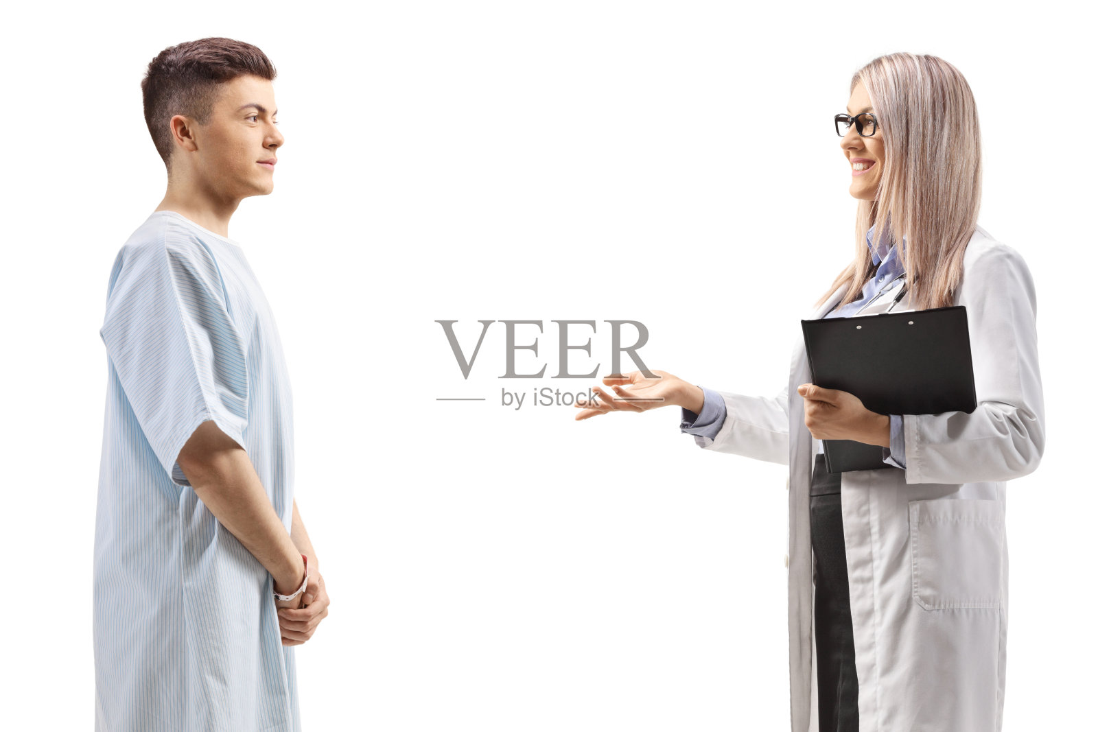 女医生和一个年轻的男病人在谈话照片摄影图片