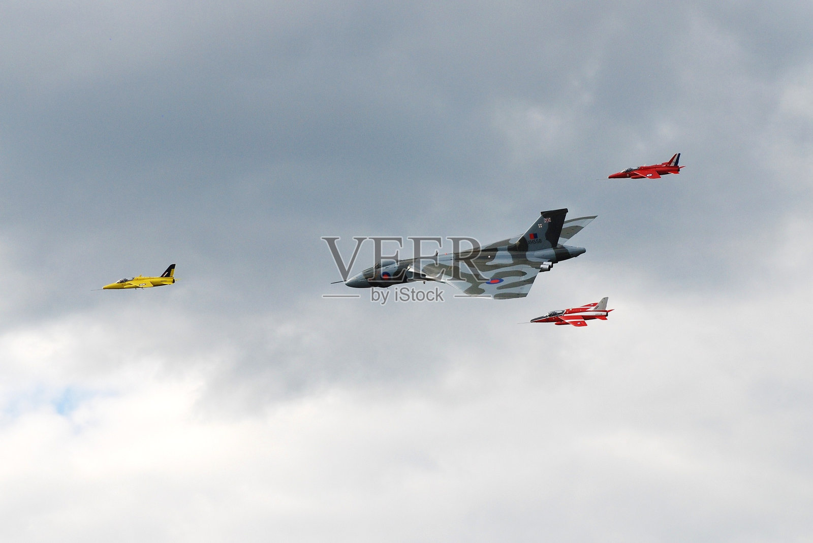 火神轰炸机和小蚊护卫照片摄影图片