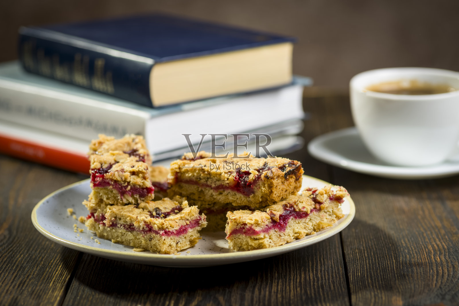 覆盆子燕麦蛋糕照片摄影图片