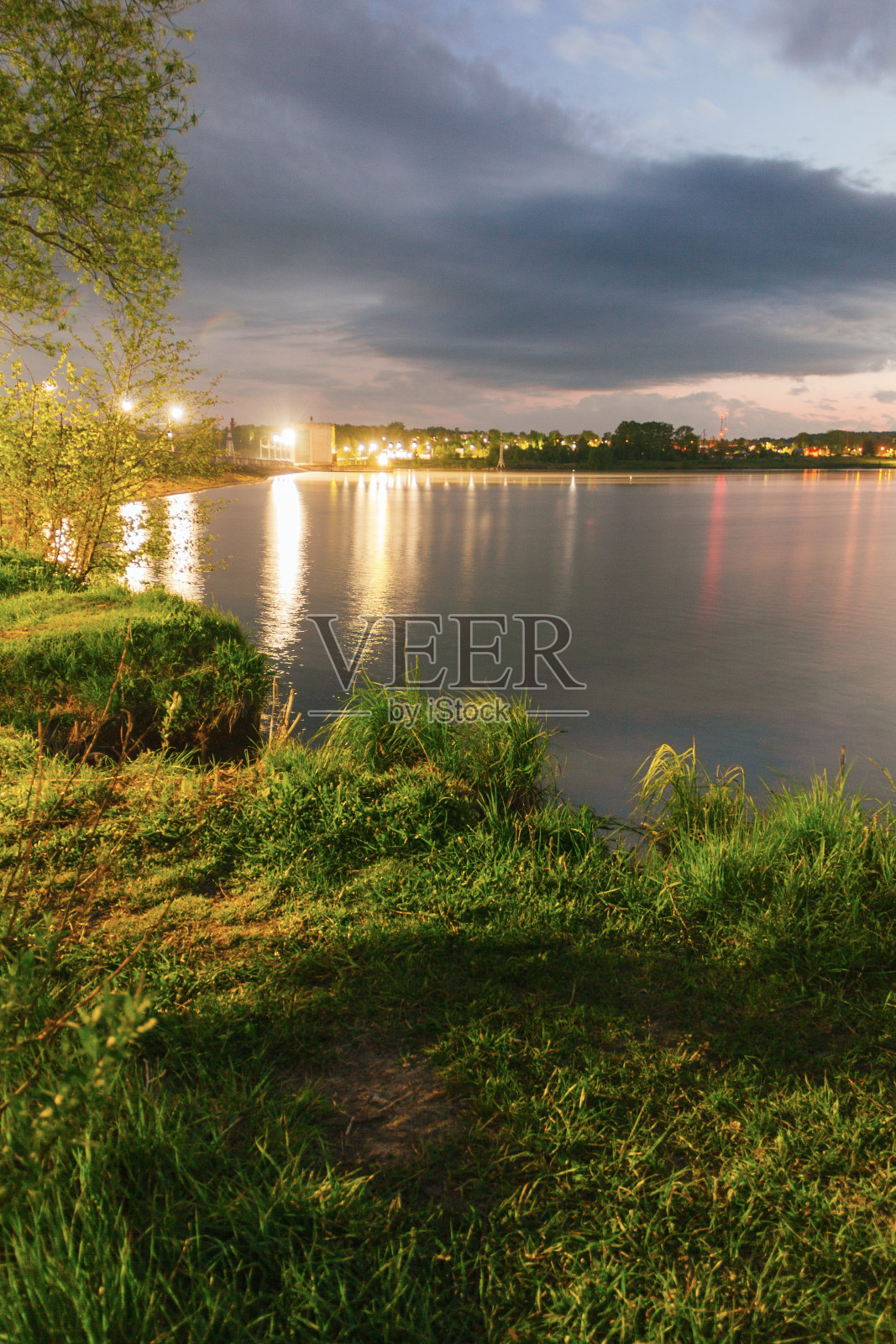 宁静的日落倒影照片摄影图片