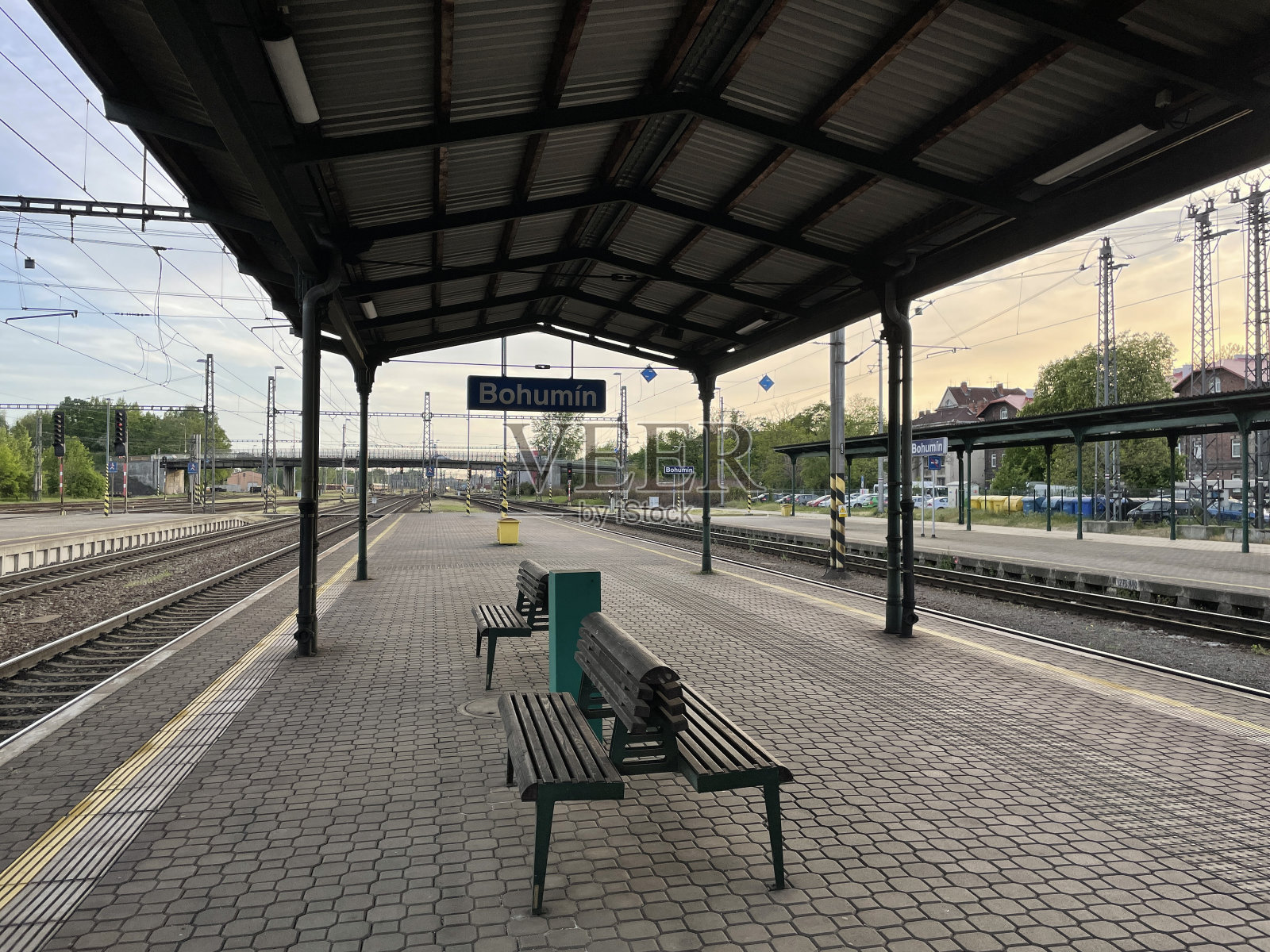 博胡敏铁路站台(捷克:Bohumín)。照片摄影图片
