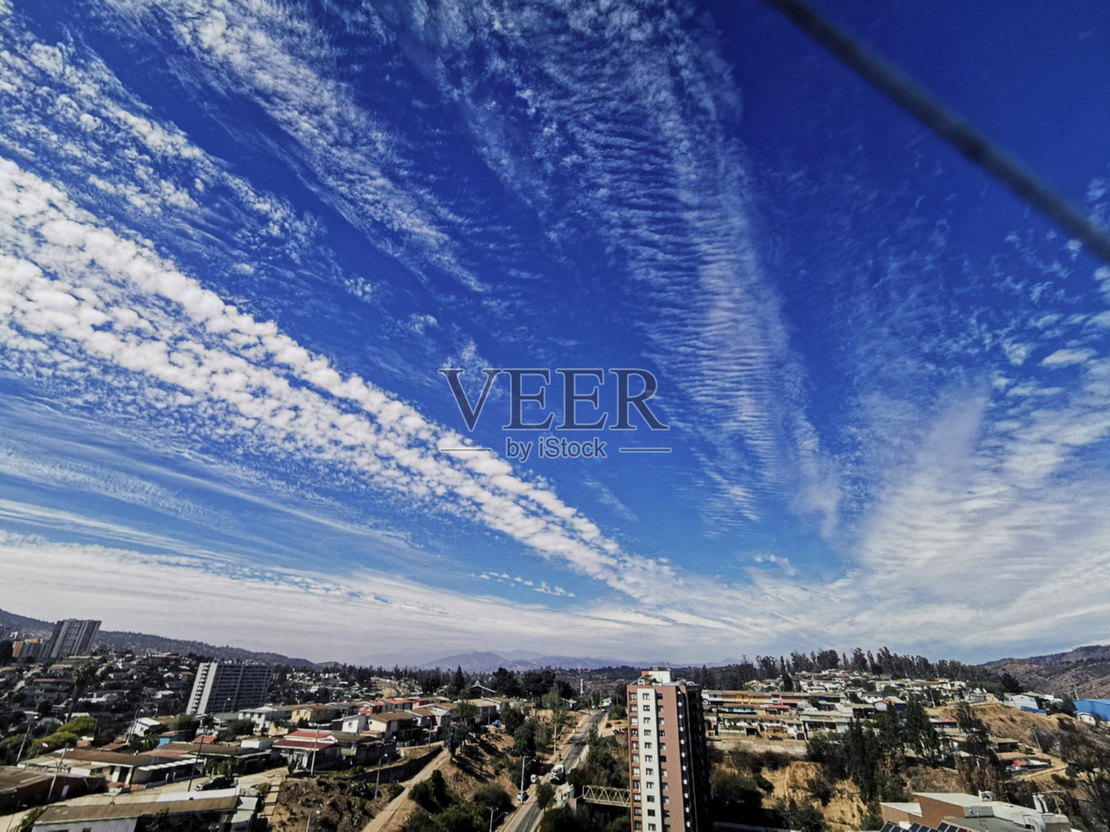 多云的秋日照片摄影图片