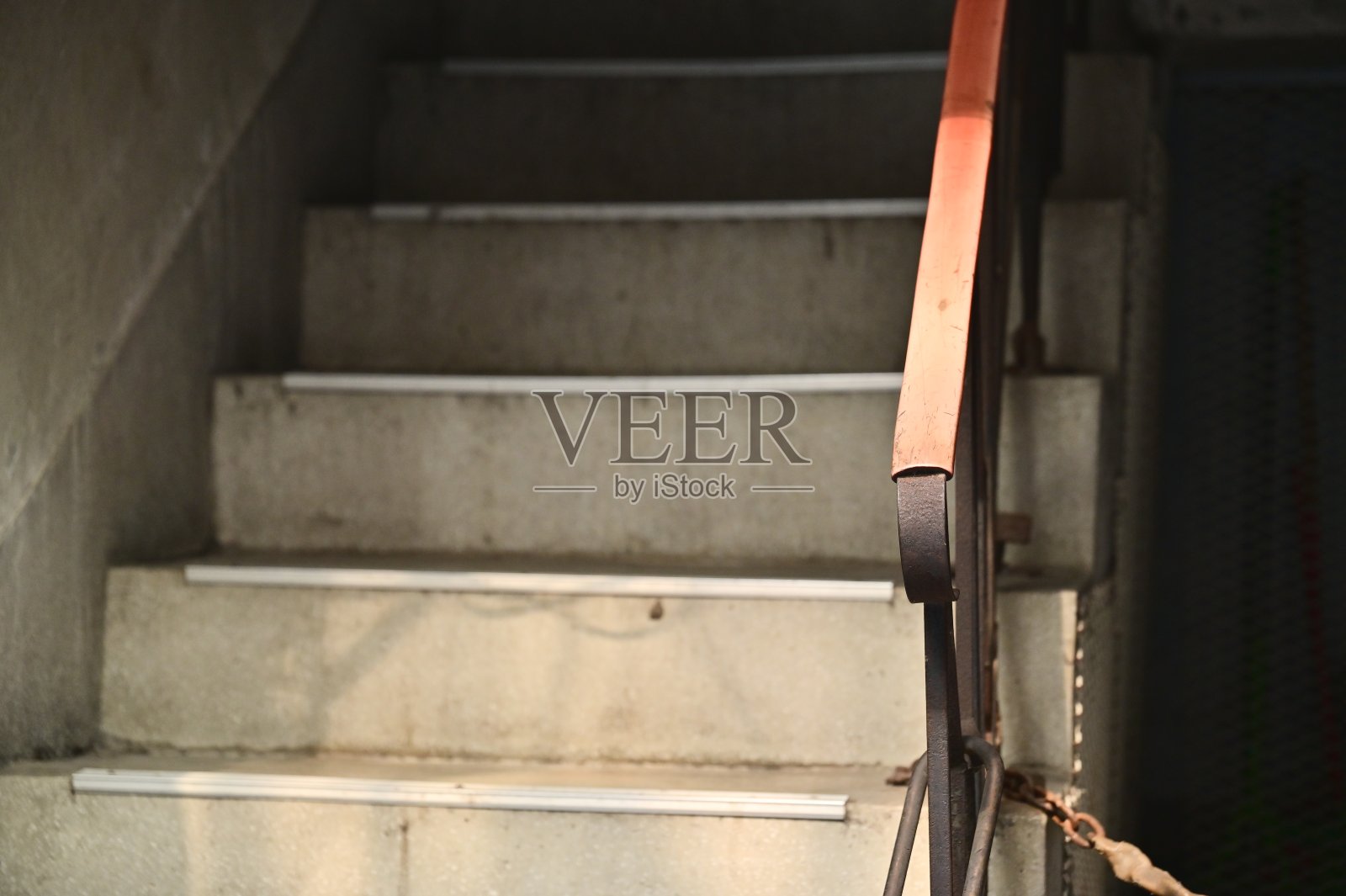 红色塑胶扶手:1960年代台湾建筑的象征照片摄影图片