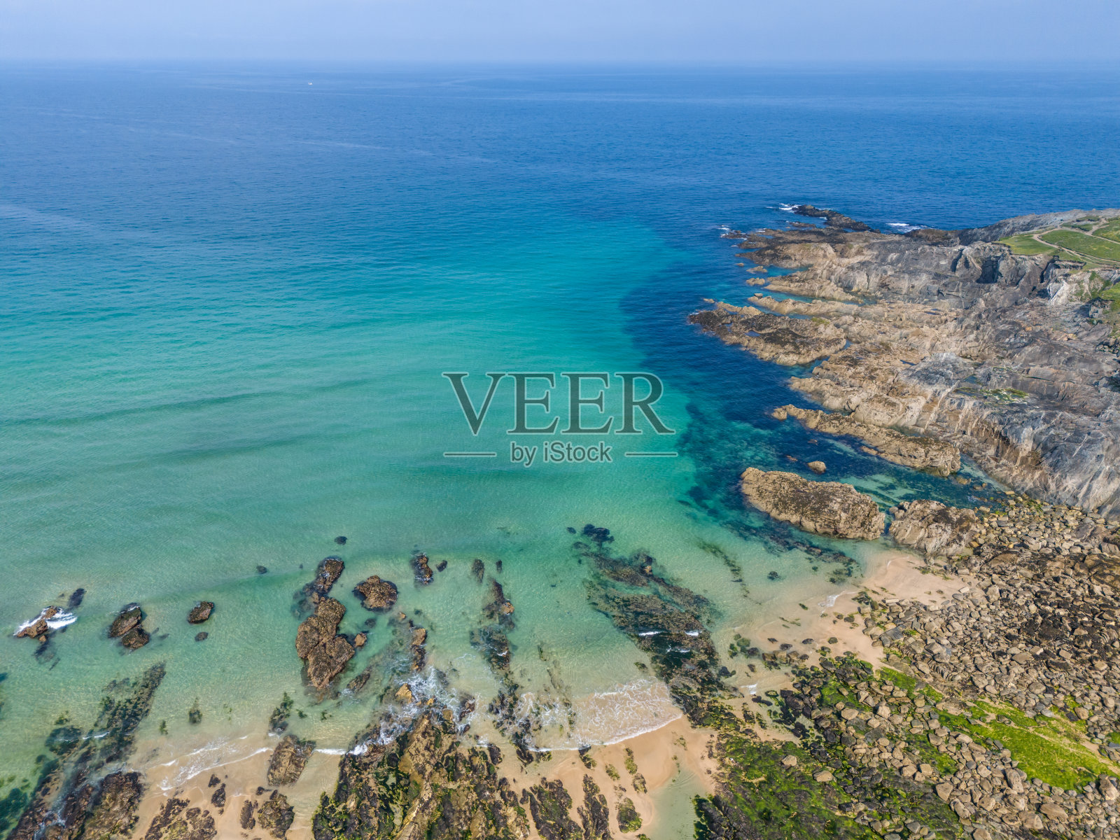 康沃尔郡纽基的岩石海岸线照片摄影图片