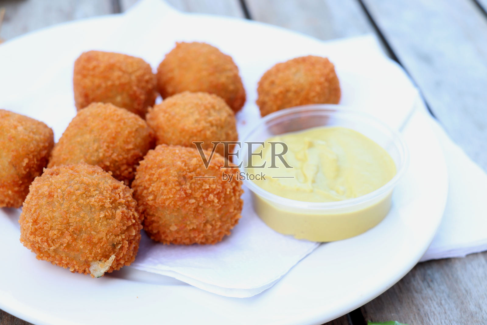 荷兰小吃:加芥末的苦瓜照片摄影图片