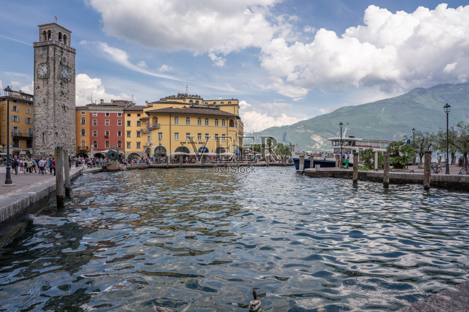 加尔达河，加尔达湖照片摄影图片