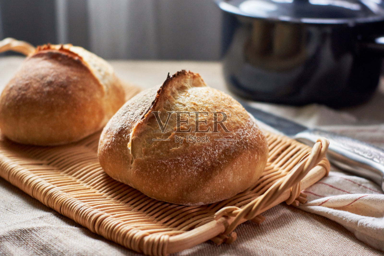 自制的乡村圆面包照片摄影图片