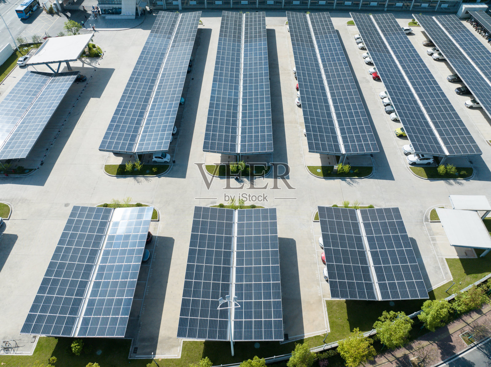 汽车充电站太阳能顶篷照片摄影图片