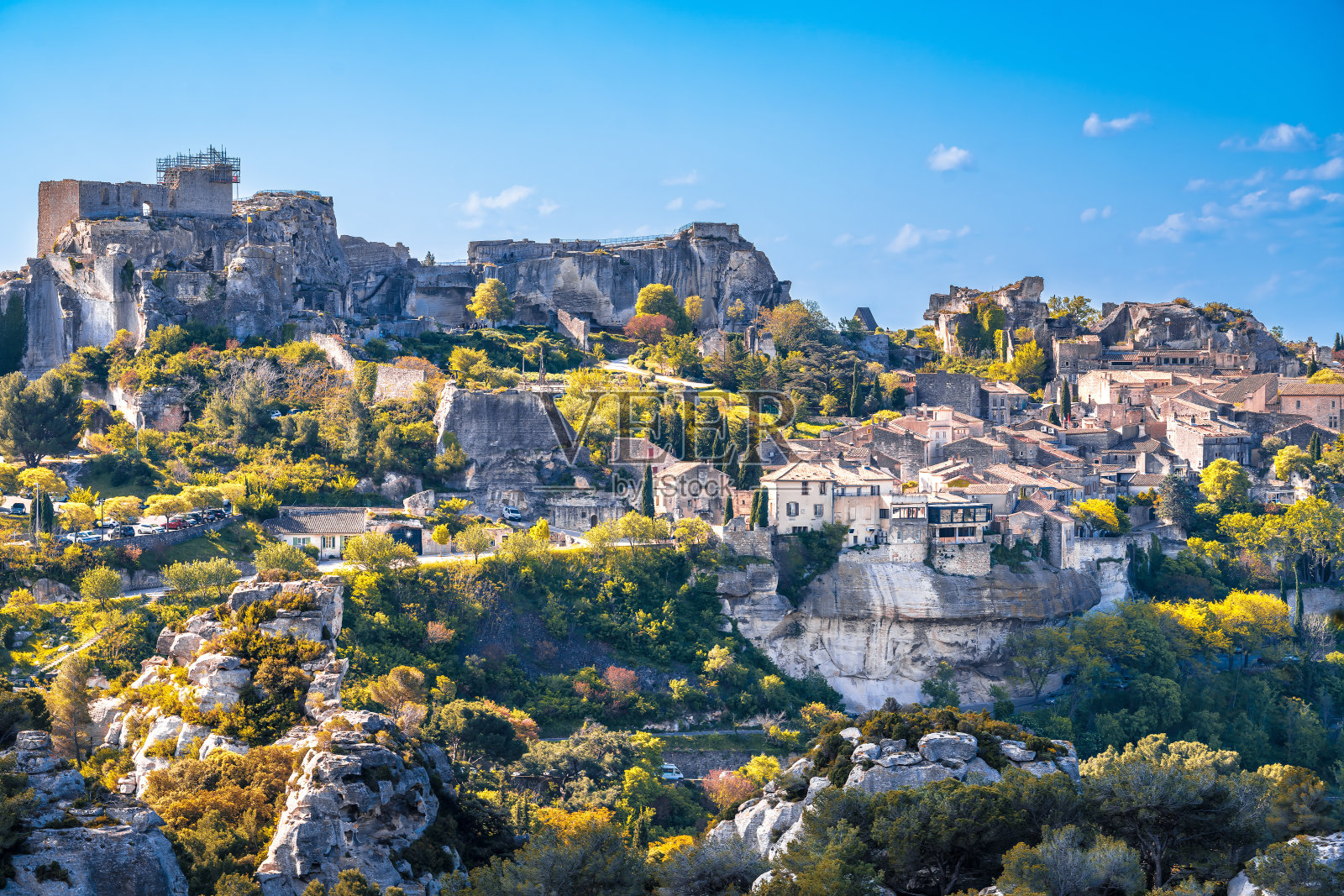 Les Baux de普罗旺斯风景小镇上的岩石景观照片摄影图片
