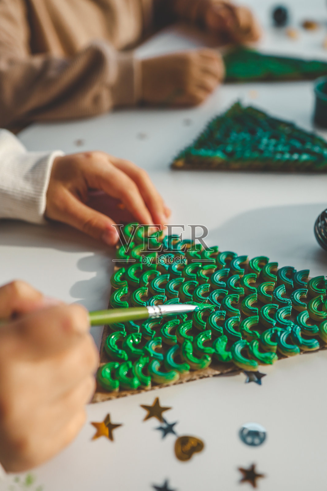 儿童上色意面创意，圣诞活动创意照片摄影图片