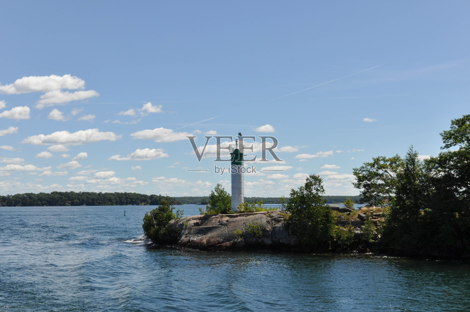 沿着圣劳伦斯河的灯塔照片摄影图片