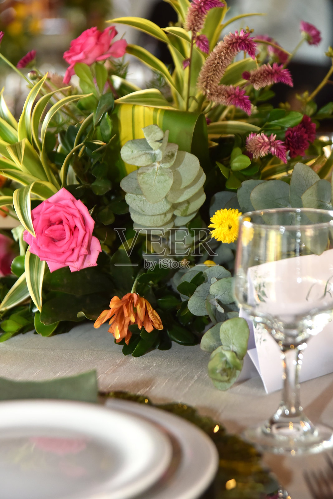 Mesa de festa自助餐装饰<s:1> o de casamento pratos flores arranjos餐厅照片摄影图片