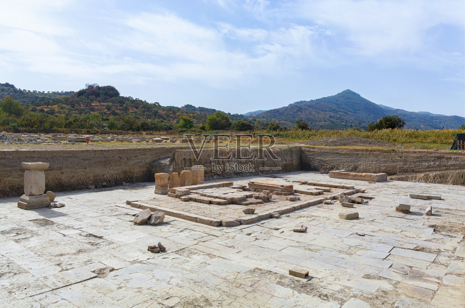 马恩德河上马格尼西亚的宙斯神庙。寺庙地区的考古发掘和修复工作。艾丁，土耳其(土耳其语)照片摄影图片